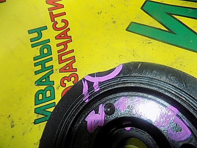 шкив коленвала на TOYOTA CARINA