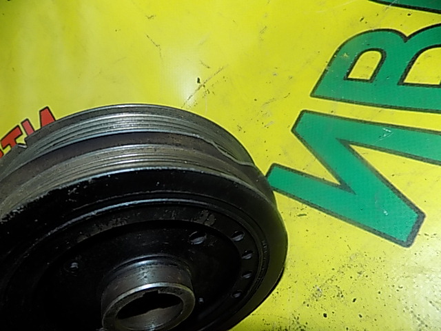 шкив коленвала на TOYOTA CARINA