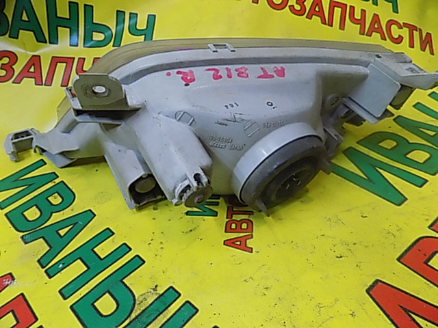 фара на TOYOTA CARINA